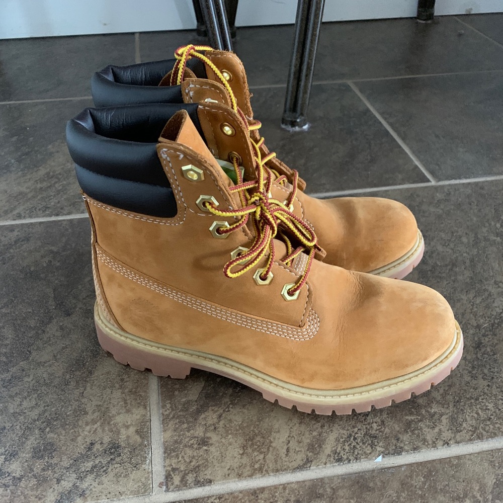 LIKE NEW! Timberland boots